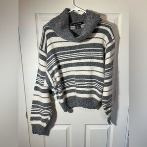 IB Diffusion Sweater Women L Gray White Silk Angora Rabbit Lamb Turtleneck Crop